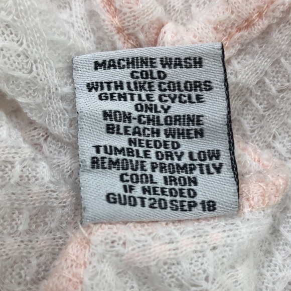 Vanilla star Pink semi-shear v-Neck T-Shirt - Size L - Picture 7 of 8